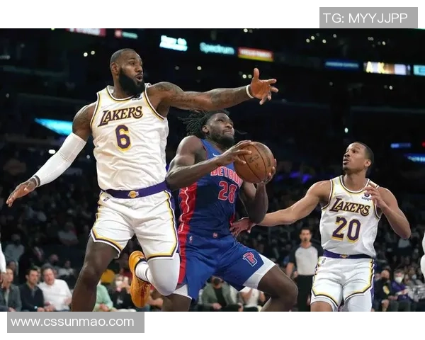 2012年湖人与活塞的激烈对决回顾与赛季精彩瞬间分析